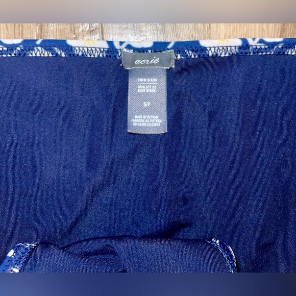 Excellent Condition 𝑨𝑬𝑹𝑰𝑬 𝑏𝑖𝑘𝑖𝑛𝑖 𝑏𝑜𝑡𝑡𝑜𝑚𝑠 - Picture 4 of 6